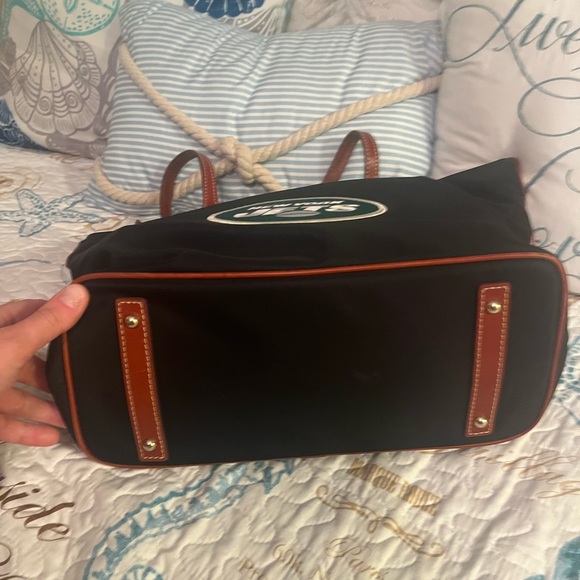 Dooney & Bourke Jets handbag - Picture 2 of 6